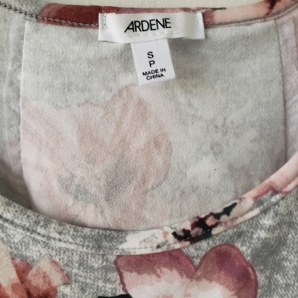 Floral top - Picture 3 of 4